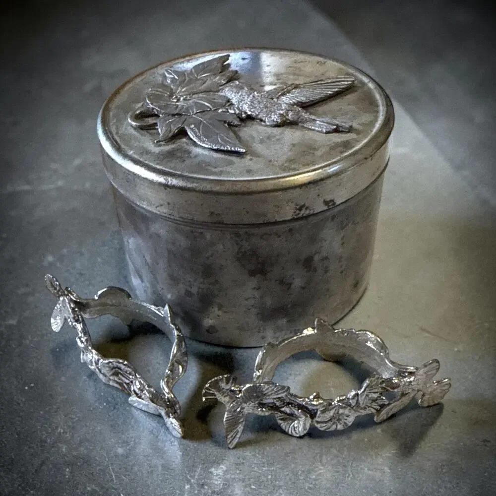VTG Mezke Pewter Bird and Flower Napkin Rings with Hummingbird Tin Case 6 Piece